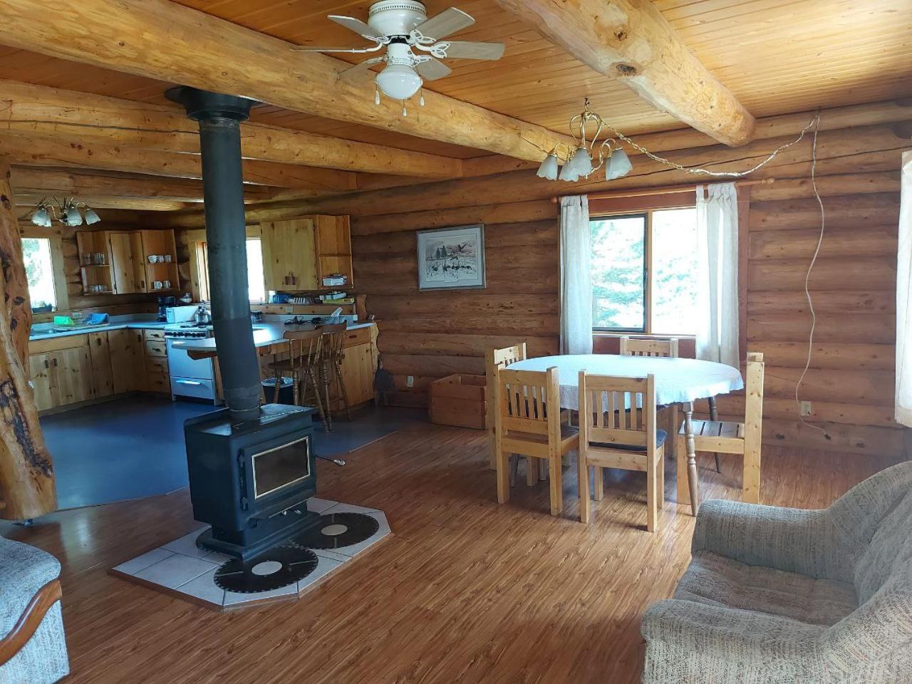 Escott Bay Resort Anahim Lake ห้อง รูปภาพ